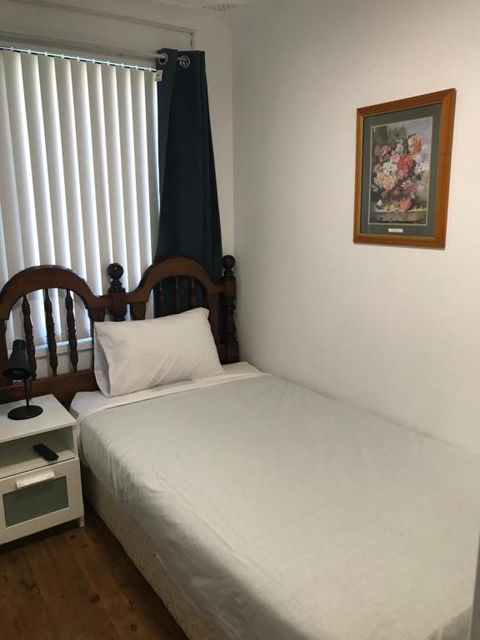 Fragrant Home-68C One King Single Bed Aircon Room - Perths Hotel 3