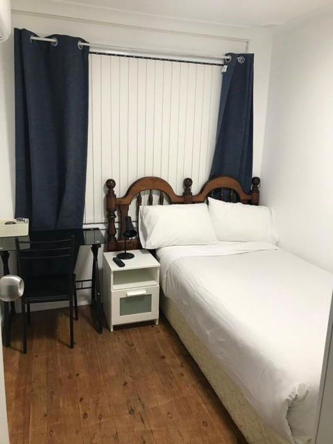 Fragrant Home-68C One King Single Bed Aircon Room - Perths Hotel 2