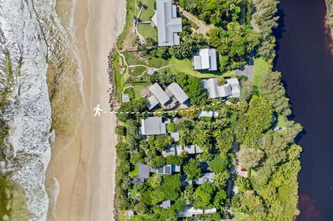 Fuller Holidays - Belongil Beach Pavilion House, 18A Childe St - Perths Hotel 1