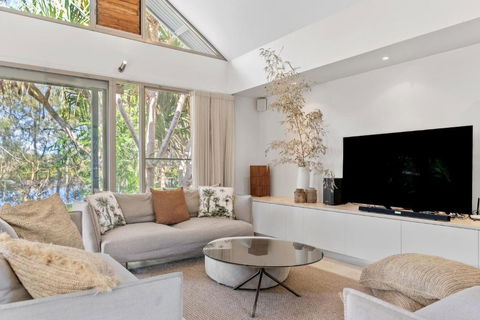 Fuller Holidays - Belongil Beach Pavilion House, 18A Childe St - Perths Hotel 3
