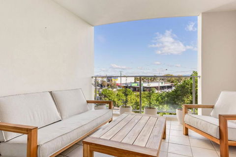Fresh Beautifully Styled 2 BR Resort Apt At Marcoola - Perths Hotel 4