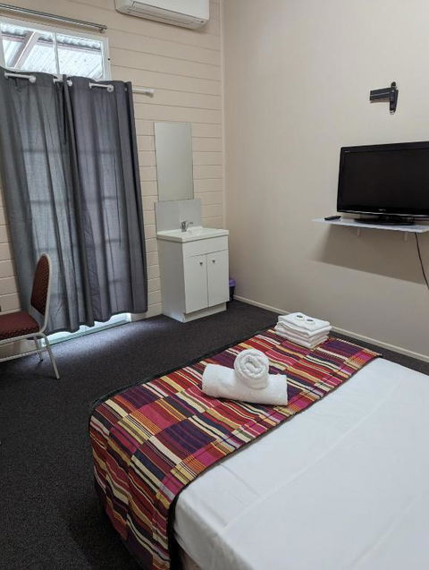 GRAND CENTRAL HOTEL PROSERPINE - Perths Hotel 3