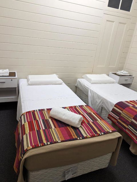 GRAND CENTRAL HOTEL PROSERPINE - Perths Hotel 4