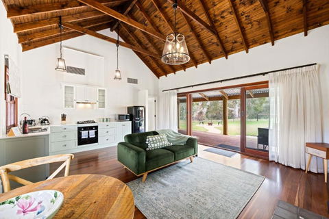 Grandview Accommodation - Hideaway Huts - Perths Hotel 2