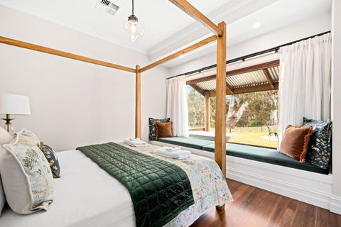 Grandview Accommodation - Hideaway Huts - Perths Hotel 1