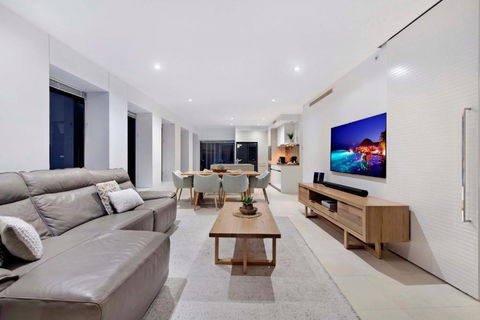 GUARANTEED OCEAN VIEW - Level 16 And Up - Soul Surfers Paradise - Self Contained &Privately Managed - Perths Hotel 2