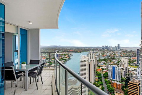HIGH FLOOR GUARANTEE - 3 Bedroom Plus Study Apartments At Chevron Renaissance - Self Contained & Privately Managed - Wow Stay - Perths Hotel 3