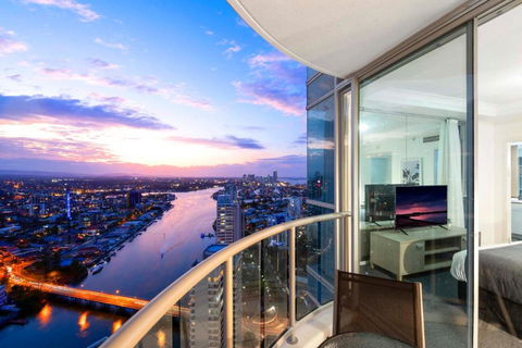 HIGH FLOOR GUARANTEE - 3 Bedroom Plus Study Apartments At Chevron Renaissance - Self Contained & Privately Managed - Wow Stay - Perths Hotel 0