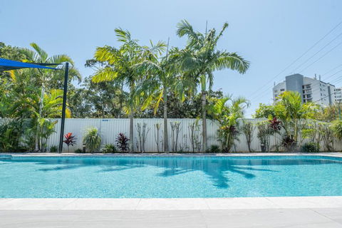 HEART OF BURLEIGH Holiday Villa - Perfect Location With Pools - Perths Hotel 0