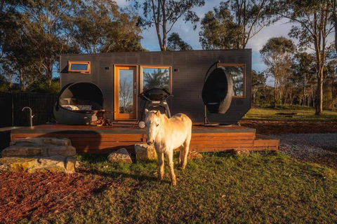 Hill Top Tiny River House - Perths Hotel 2