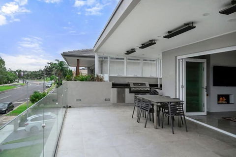 Henley Haven Private BBQ Terrace - Perths Hotel 2