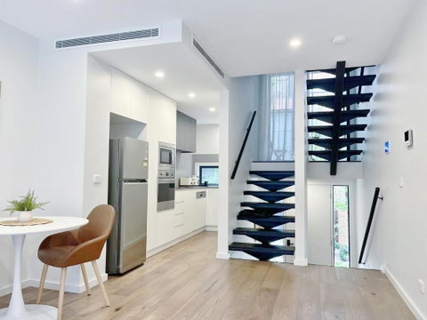 Inn Central Townhouse At Canberra - Perths Hotel 1