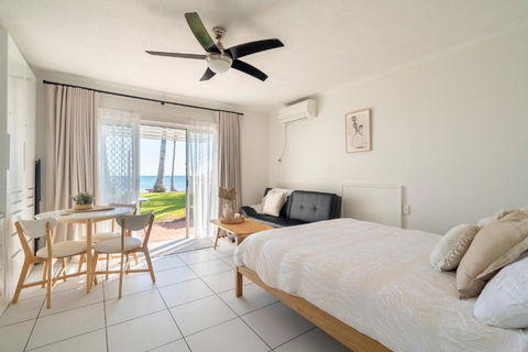 Indulge Beachfront At Dolphin Heads Resort - Lousha Bach - Perths Hotel 0