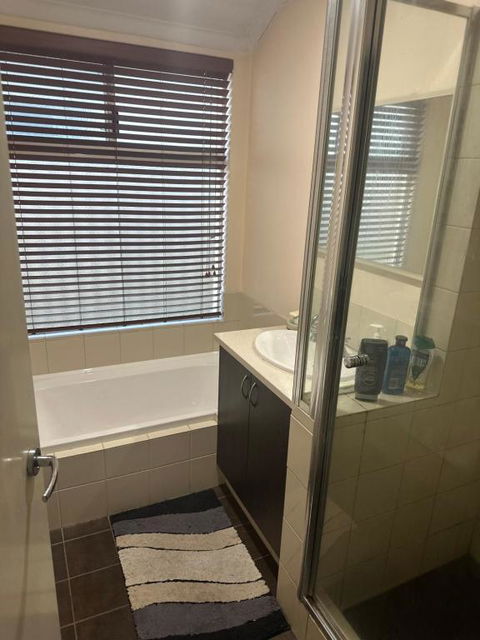 Home Away From Home In Northern Suburb Of Perth - Perths Hotel 1