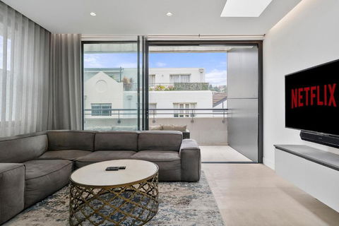 Inviting 2BR Unit With Parking Near Coogee Beach - Perths Hotel 2