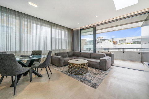 Inviting 2BR Unit With Parking Near Coogee Beach - Perths Hotel 0