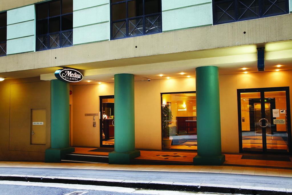 Sydney South ACT Perths Hotel
