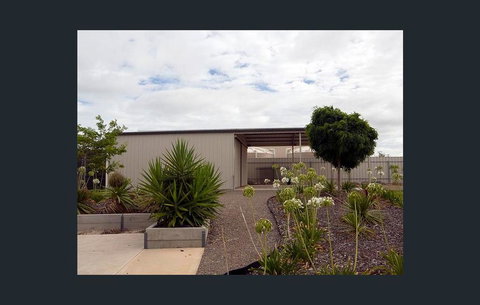 Agape Holiday Home - Perths Hotel 1