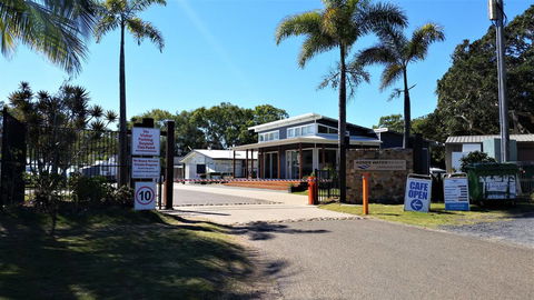 Agnes Water Beach Holidays - Perths Hotel 0
