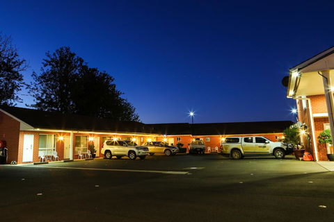 Akuna Motor Inn And Apartments - Perths Hotel 1