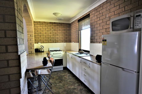 Albury Allawa Motor Inn - Perths Hotel 1