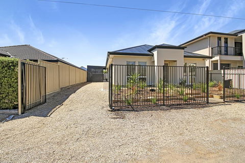 Aldinga Beach Experience - Perths Hotel 1