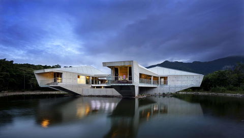 Alkira Award Winning Luxury Beachfront Rainforest Holiday House - Perths Hotel 0