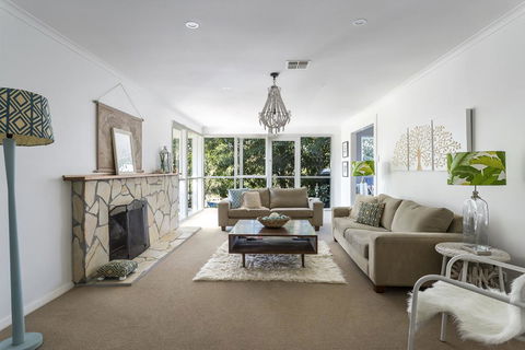 ALLAMBEA - MOUNT ELIZA - Perths Hotel 2