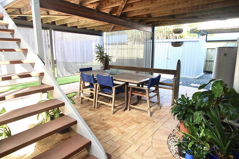 Aloha Alex Beach House Pet-friendly- 450m To The Beach - Perths Hotel 1