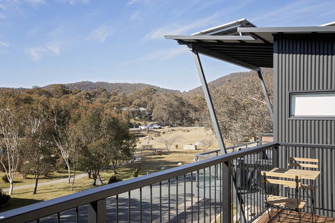 Alpine Lake Retreat - Perths Hotel 0