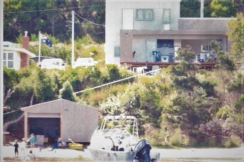 Amazing Ansons Bay Absolute Waterfront Beach House - Perths Hotel 3