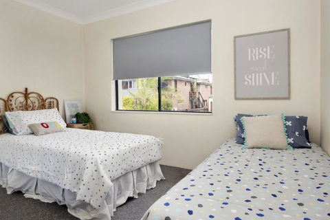 Anchored At South West Rocks - Perths Hotel 1