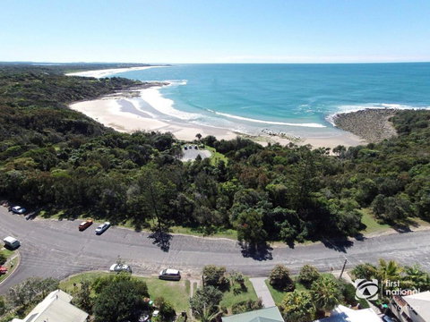 Angourie Blue 1 - Great Ocean Views - Surfing Beaches - Perths Hotel 1