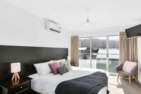 APOLLO 13 STUDIO - Free Wifi, Opposite Beach! - Perths Hotel 0