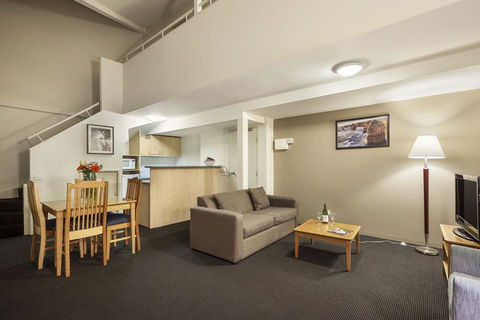 APX Parramatta - Perths Hotel 1