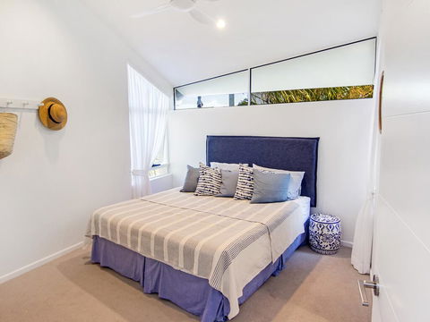 Aqua Promenade Beachfront Holiday Apartments - Perths Hotel 3