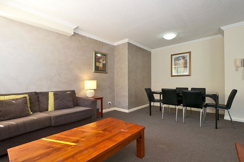 Aqualine Apartments On The Broadwater - Perths Hotel 2
