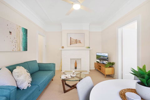 Art Deco Apartment Steps From Harbour And Beach - Perths Hotel 3