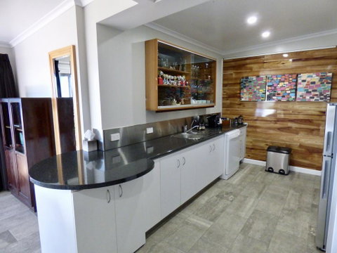 ArtHOUSE Beachfront Accommodation - Perths Hotel 2