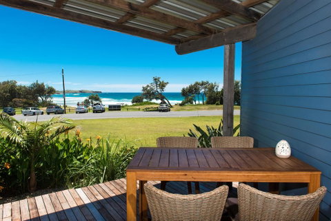 ArtHOUSE Beachfront Accommodation - Perths Hotel 0