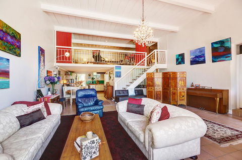 Arty Warehouse Apartment - Stroll To South Beach - Perths Hotel 3