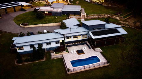Luxury Mandalong Mansion With Pool & Spa - Perths Hotel 0