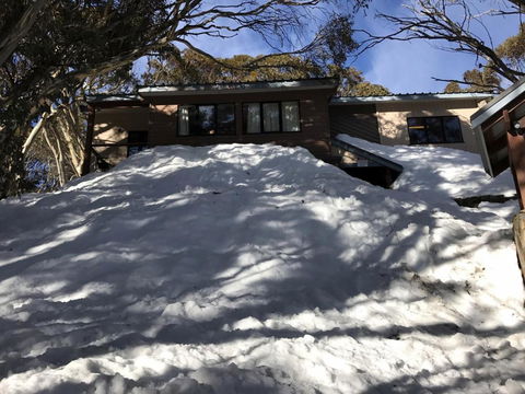 MAGNIFICENT SKIING ON MOUNT BULLER - Perths Hotel 1