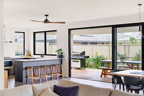 MAINBREAK - DUNSBOROUGH - Perths Hotel 2