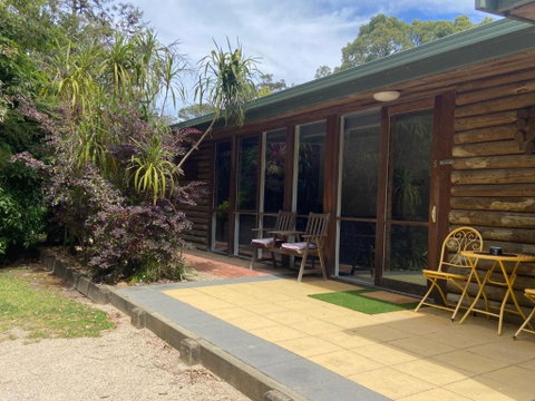 Mallacoota Log Cabins - Perths Hotel 3