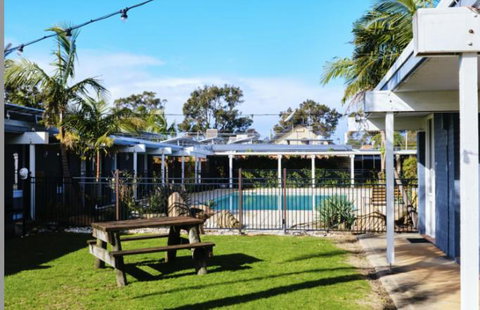 Mallacoota Hotel Motel - Perths Hotel 2