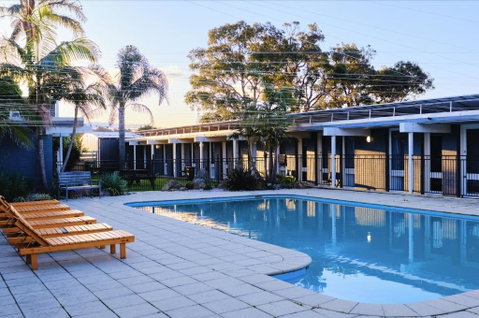 Mallacoota Hotel Motel - Perths Hotel 1