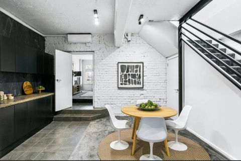MANHATTAN STYLE 3 STORY LUXURY IN ST PETERS - Perths Hotel 1