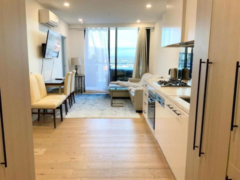 M-city Shopping Center Apartment - Executive Twin King Ensuites - Fully Equipped - Free Parking, Fast Wifi, Smart TV, Netflix, Complementary Drinks & Amenities - Clayton 3168 - Perths Hotel 1