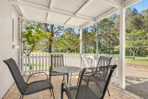 Madigan Cottages - Settlers Cottage - Perths Hotel 2